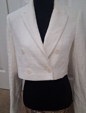 NWT Zara Boucle' Cream Cropped Jacket    Size S